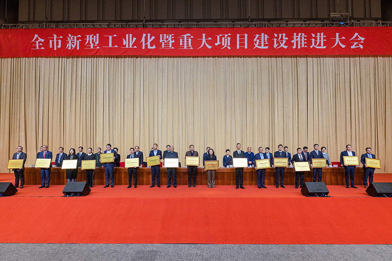 ��ϲ�����������ٻ���ͨ�н����ġ����Ҽ���ɫ��������  ������׿Խ�����ܹ���������ȫ������ҵ����50ǿ���ȶ�������